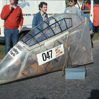 Dave "Legs Larry" Larrington (link) en Mark Cottle achter de Bluebell