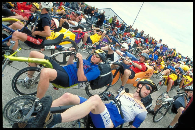 vrielink-eengrootstartveldmetligfietsers_2.jpg